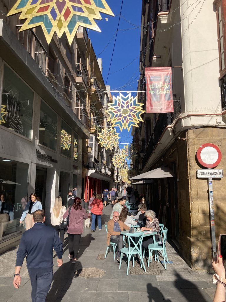 Cadiz Street showing their Xmas decorations