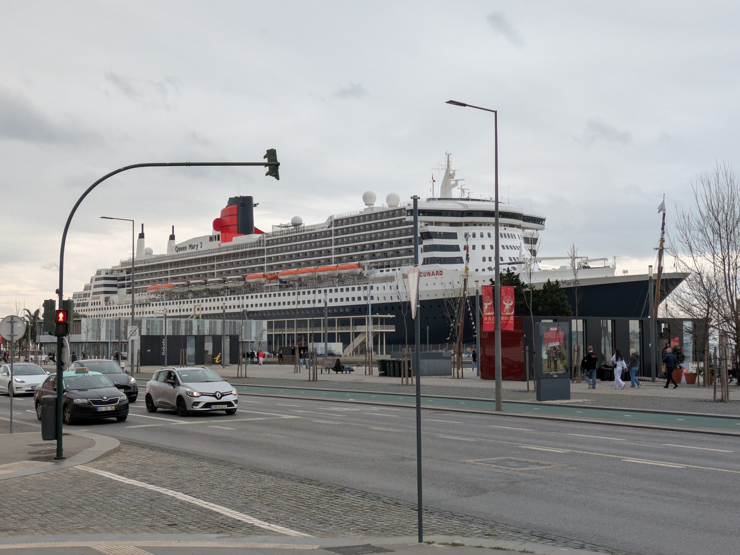 QM2 at dock in Lisbon