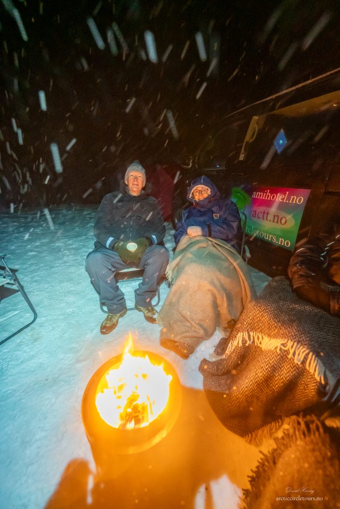 sitting in the snow, Aurora, no chance